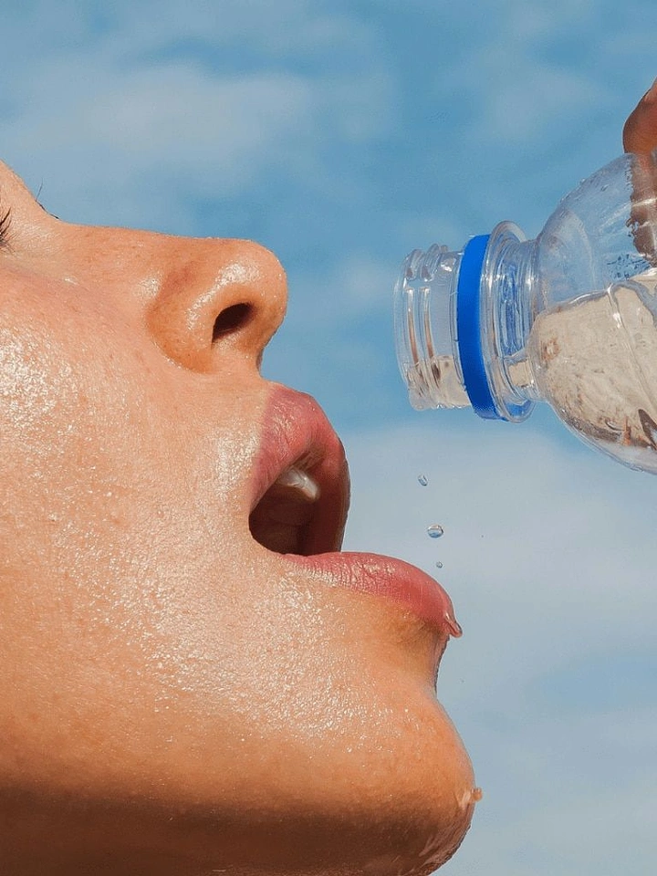 Packaged Drinking Water creative ad: Extreme close-up makes hydration tactile