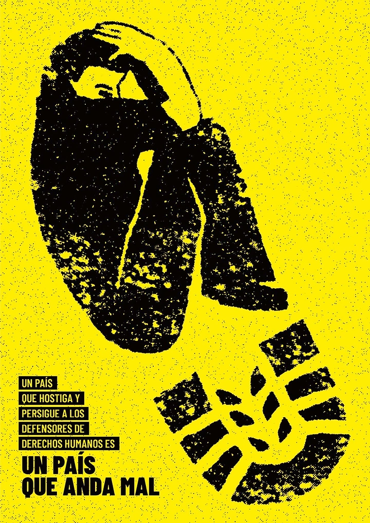 Creative ad: Crouching person forming the shape of a boot print