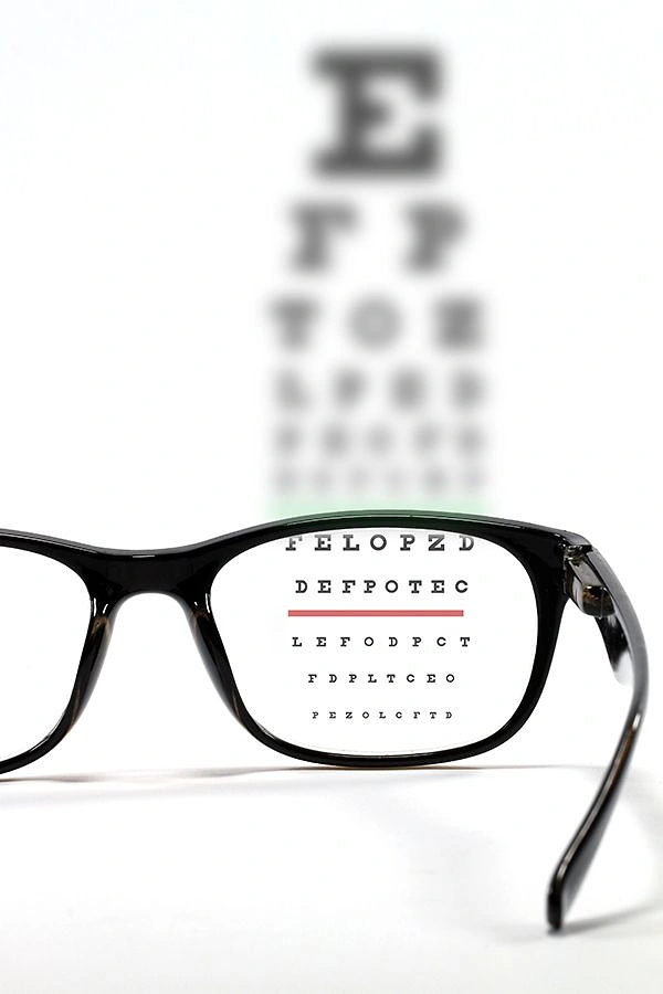Opticians & Eye Care creative ad: Lens sharpens blurry eye chart