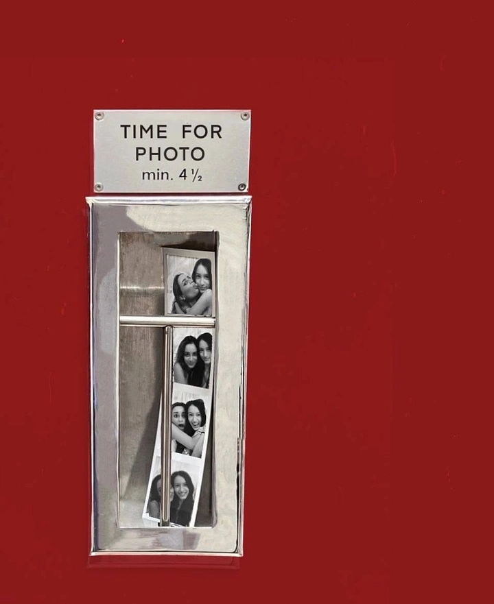 Photo Booth Rentals creative ad: Minimal machine-led photo pun