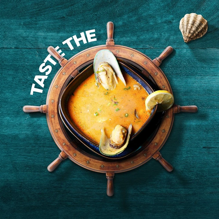 Seafood Restaurants creative ad: Seafood dish becomes a ship wheel
