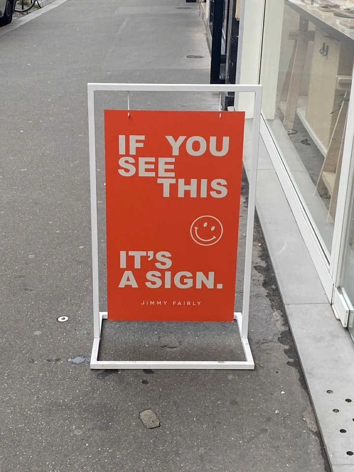 Signage & Sign Makers creative ad: Clever sign pun with direct poster composition