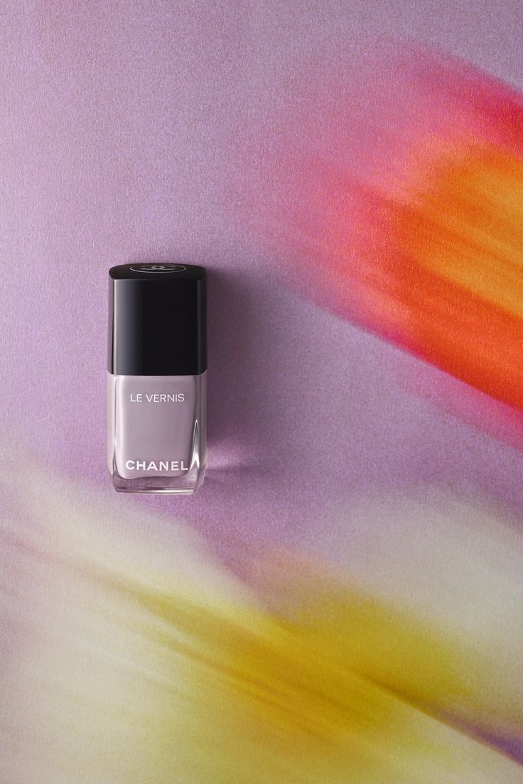 Story: Color streak echoes polish swatch