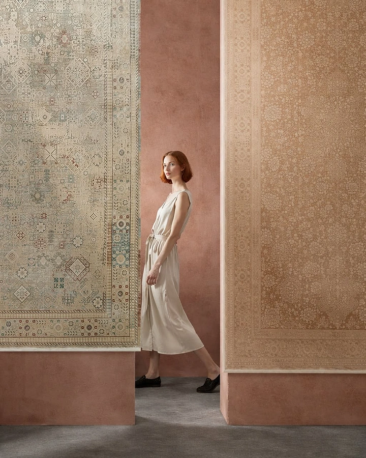 Rugs & Carpets creative ad: Split rug wall creates unexpected framing