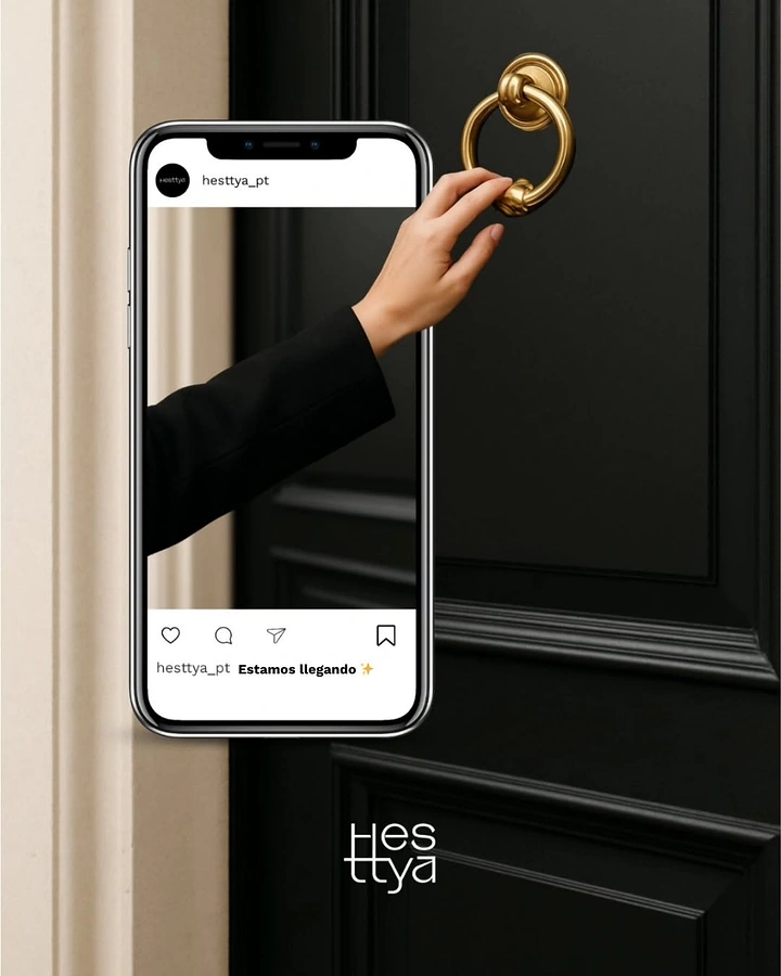 Locksmiths creative ad: Hand reaches from phone to knock door