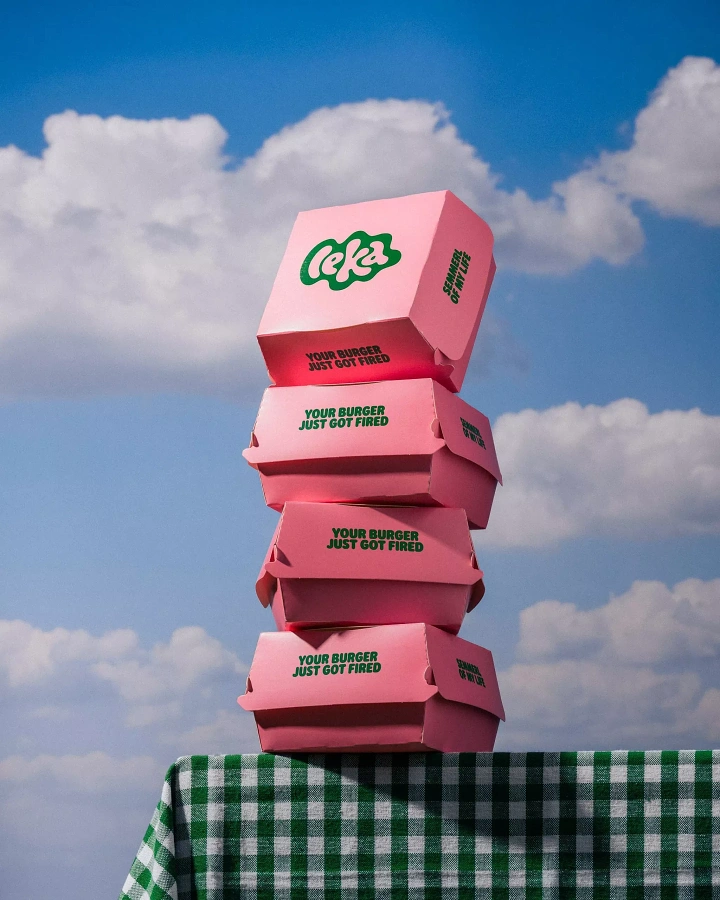 Food Delivery Apps creative ad: Floating box stack is highly memorable