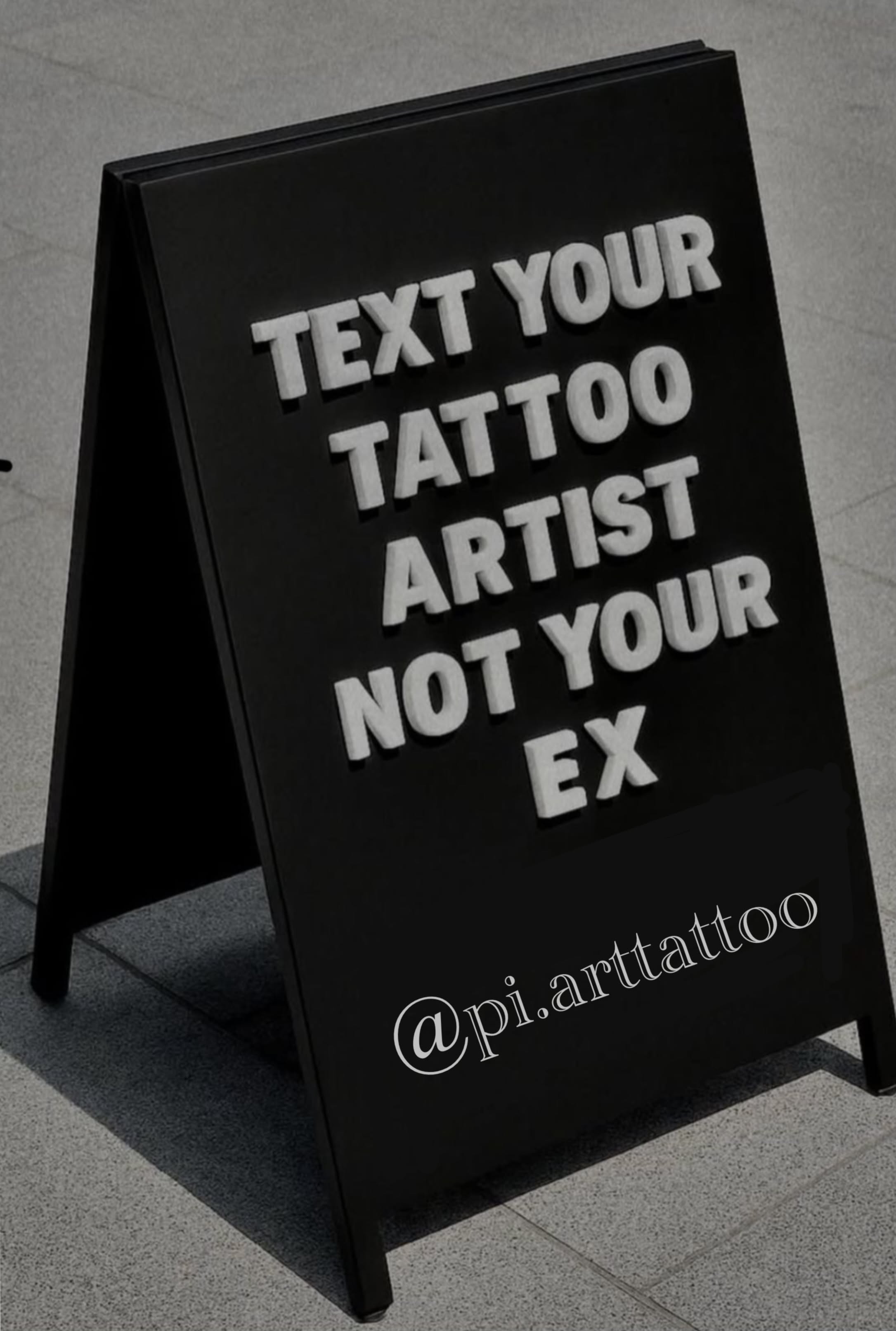 Story: Witty 'text your artist, not ex' sign