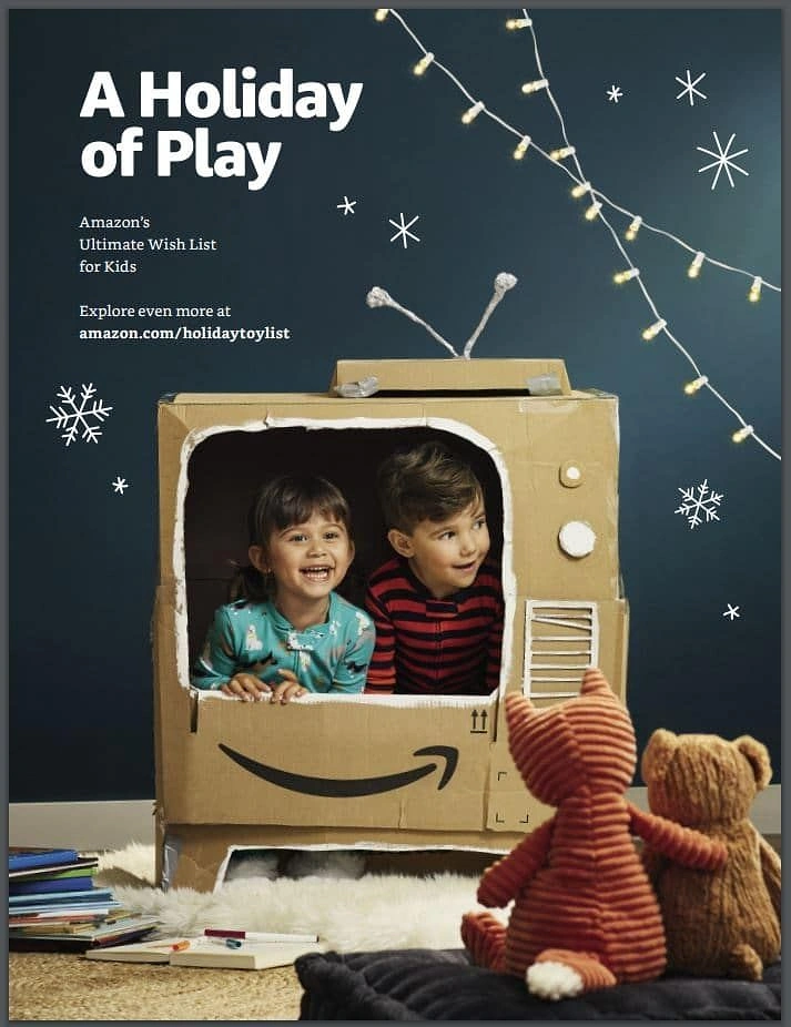 Christmas creative ad: Two kids inside a cardboard-box TV