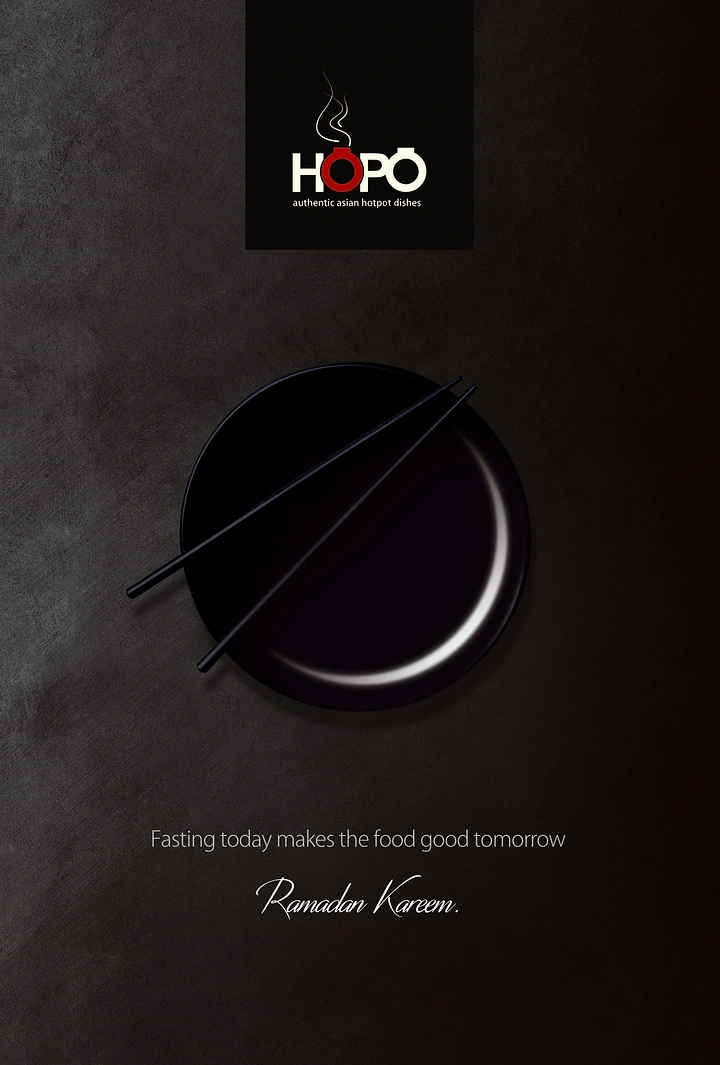 Ramadan creative ad: Empty black plate whose rim highlight forms a crescent