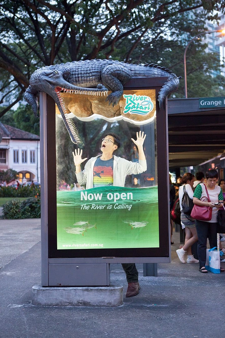 Amusement & Water Parks creative ad: Crocodile atop shelter, ambient scare