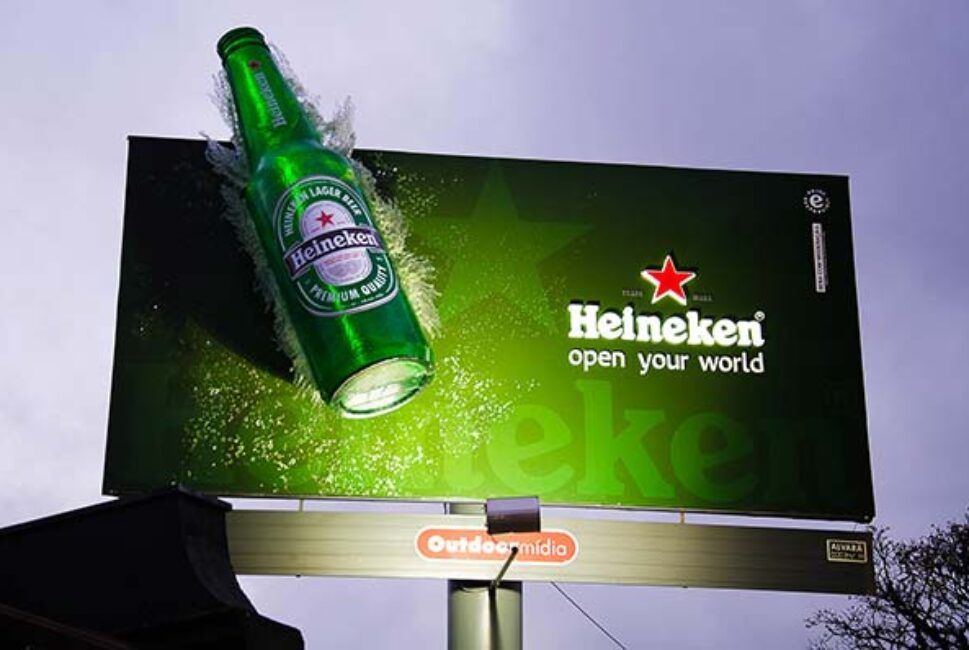 Banner: Oversized bottle creates memorable 3D interruption