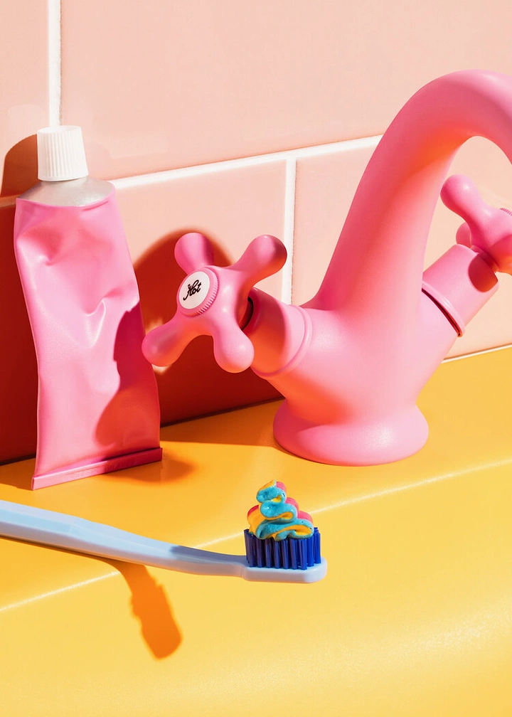 Toothpaste & Oral Care creative ad: Surreal toothpaste bathroom sculpture