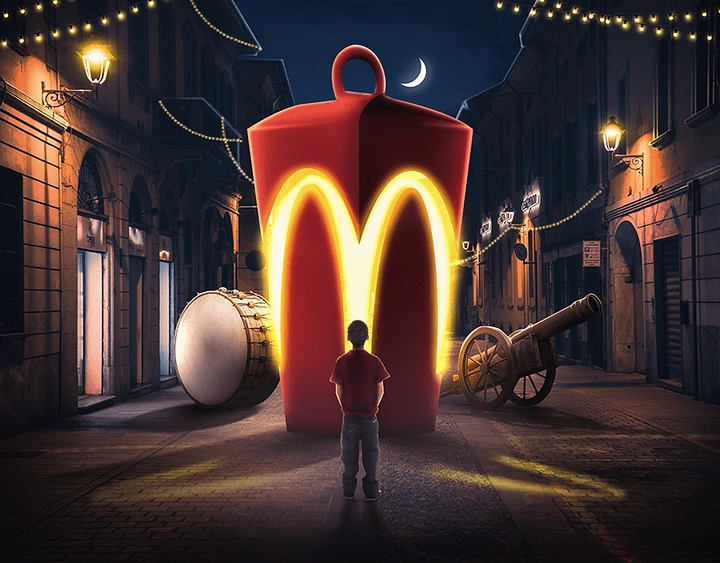 Ramadan creative ad: Giant red lantern-shaped meal box in a night street