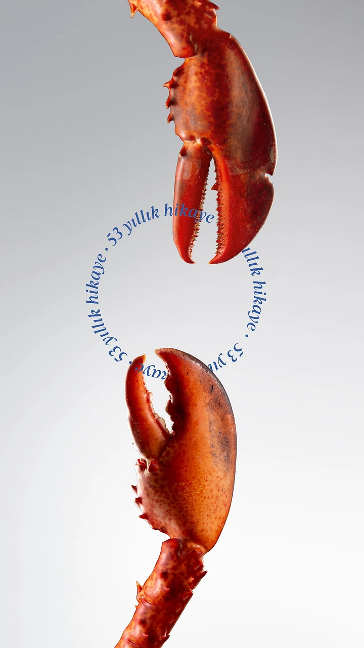 Seafood Restaurants creative ad: Lobster claws create unexpected circular frame