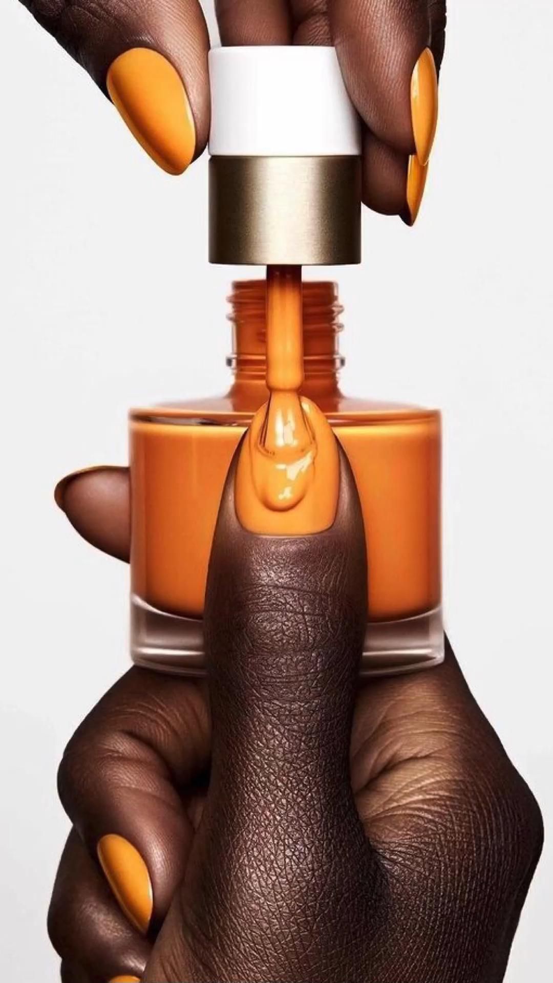 Story: Surreal gloved-hand product presentation