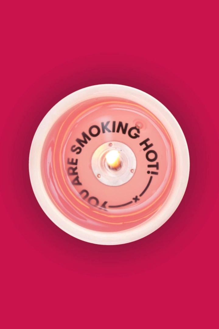 Candles & Home Fragrance creative ad: Top-view candle with 'smoking hot' pun