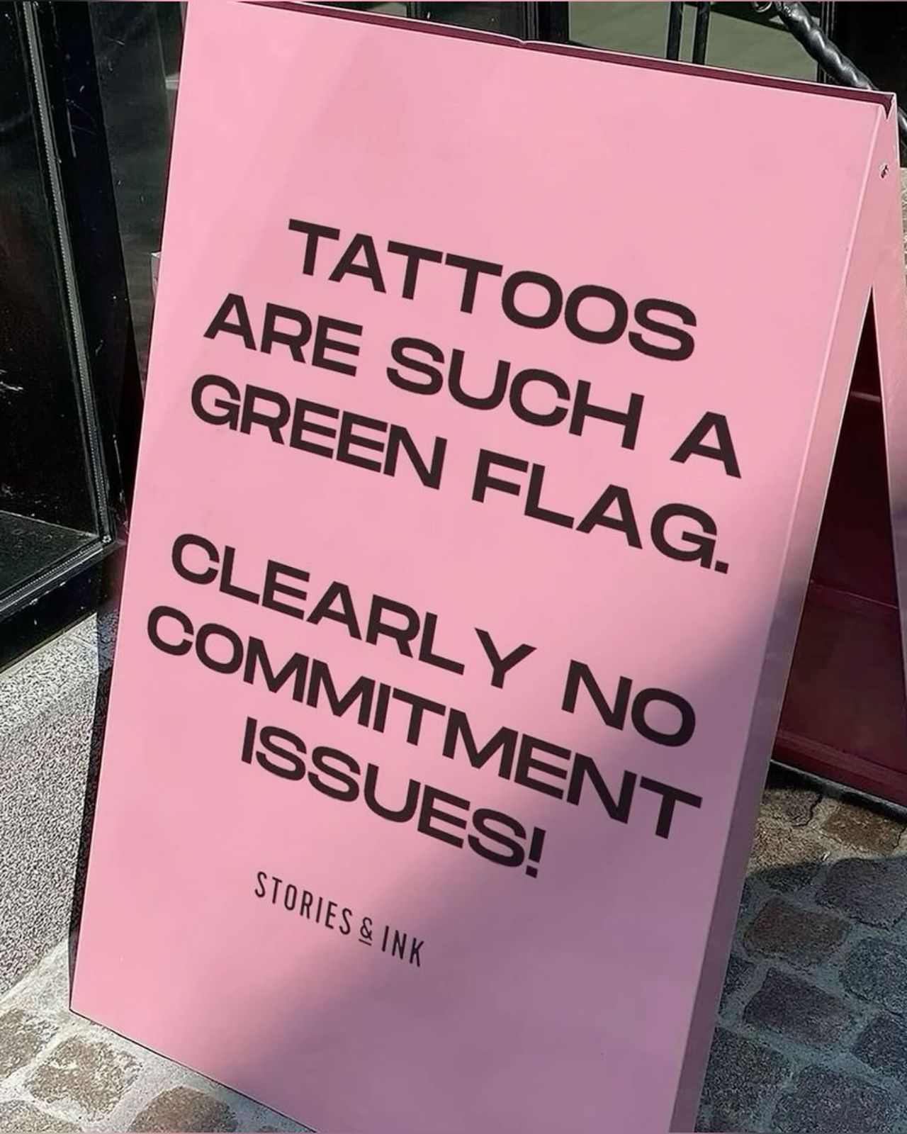 Instagram post: Witty 'green flag, no commitment' sign copy
