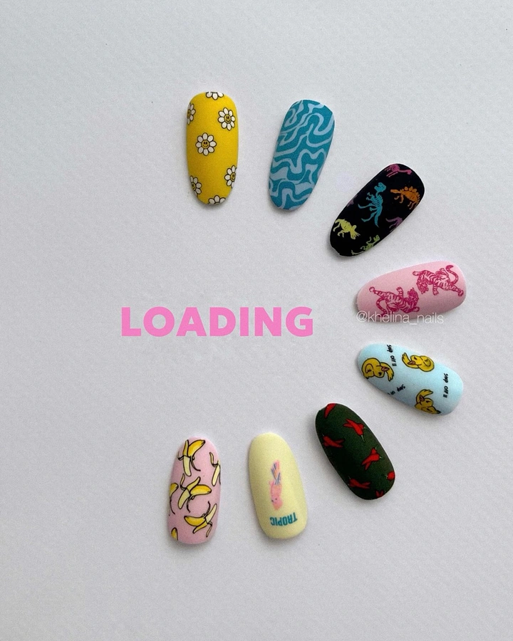 Nail Salons creative ad: Nail tips arranged as loading spinner metaphor
