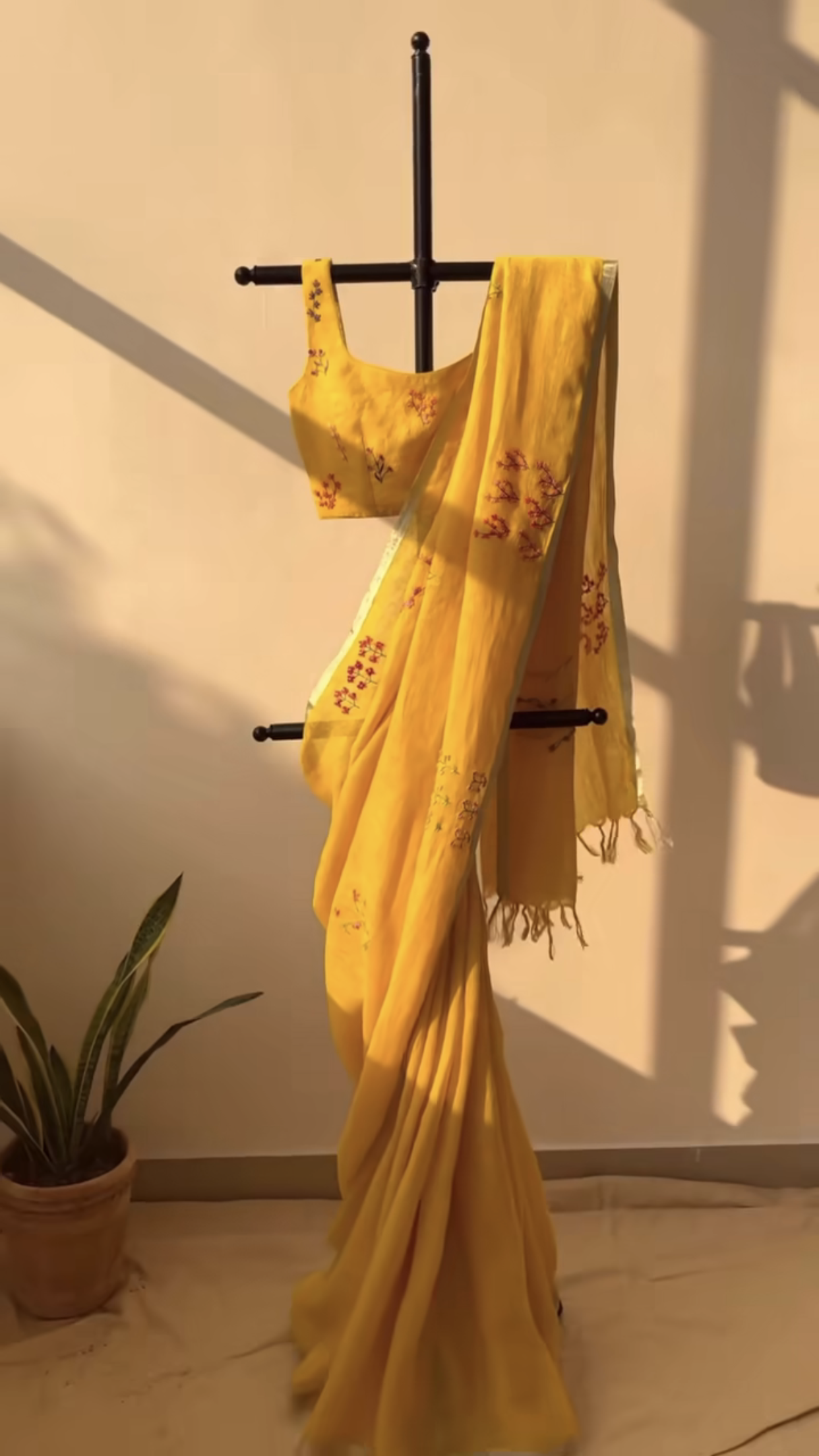 Story: Saree on stand forms absent wearer
