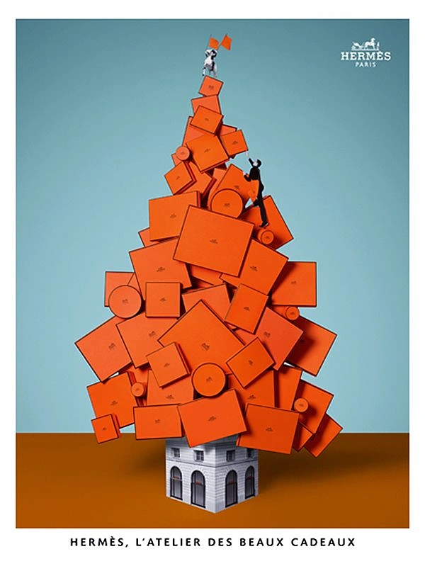 Christmas creative ad: Christmas tree built from stacked orange gift boxes on a miniature storefront