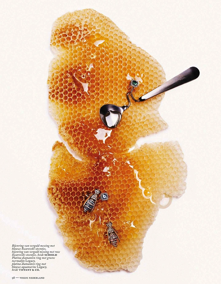 Honey Brands creative ad: Honeycomb figure pierced by spoon