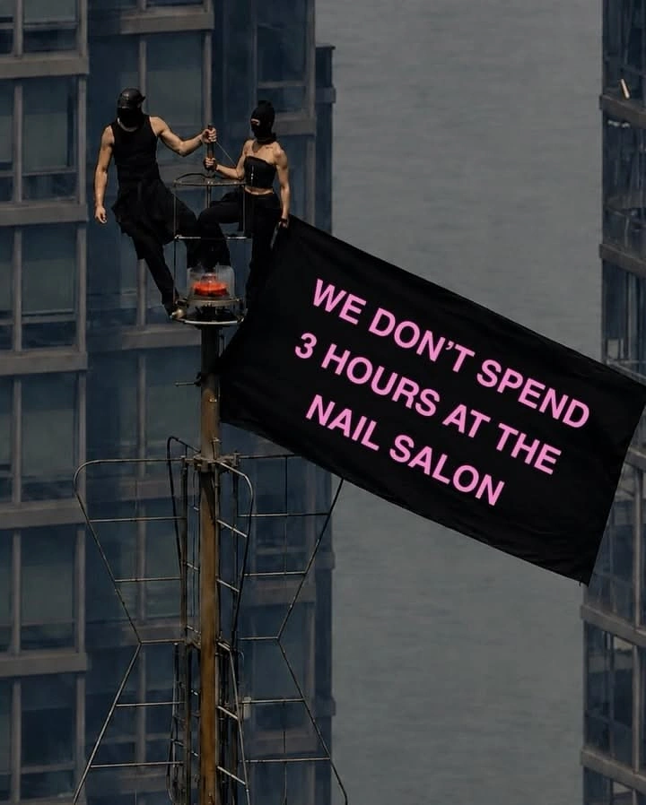 Nail Salons creative ad: Witty 3-hours copy on rooftop flag