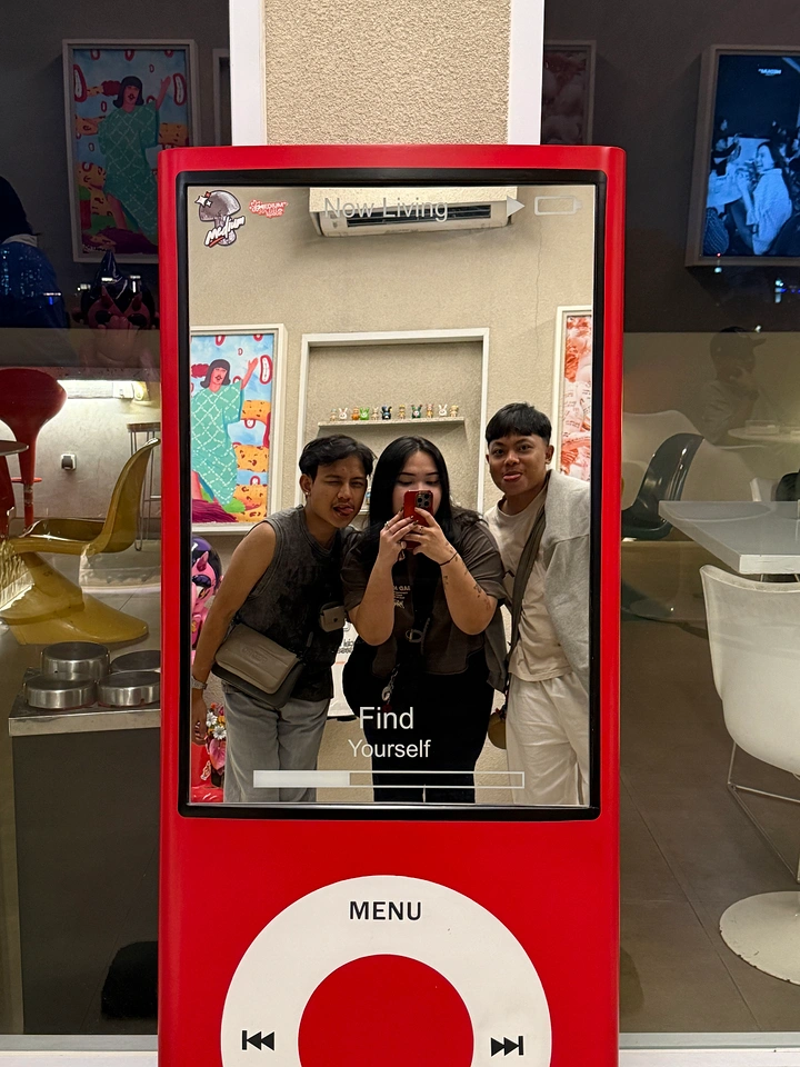 Photo Booth Rentals creative ad: Mirror booth uses a self-discovery pun