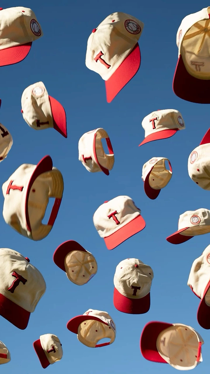 Hats & Caps creative ad: Floating hats create distinctive composition