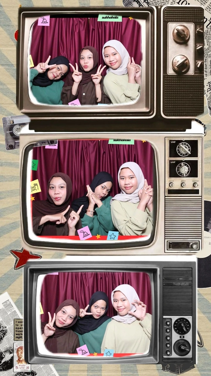 Photo Booth Rentals creative ad: Retro televisions become stacked photo displays