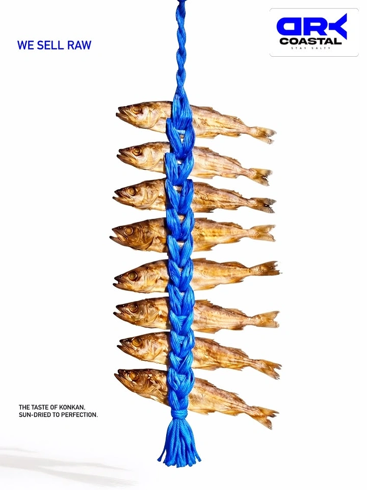 Seafood Restaurants creative ad: Unexpected composition of fish on rope