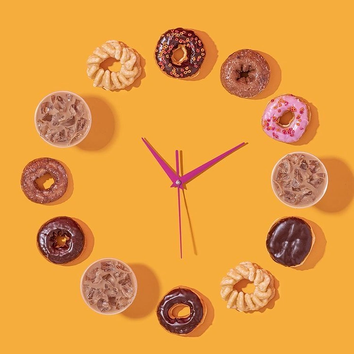 Donut Shops creative ad: Donuts cleverly form a clock face