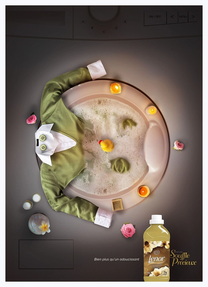 Laundry & Dry Cleaning creative ad: Jacket bathing with rubber ducks, Lenor