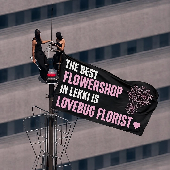 Florists creative ad: Rooftop flag stunt claiming best flowershop