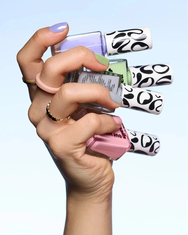 Nail Salons creative ad: Hand gripping polish bottles like rings