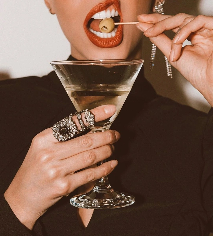 Bars & Pubs creative ad: Unexpected mouth-and-cocktail composition