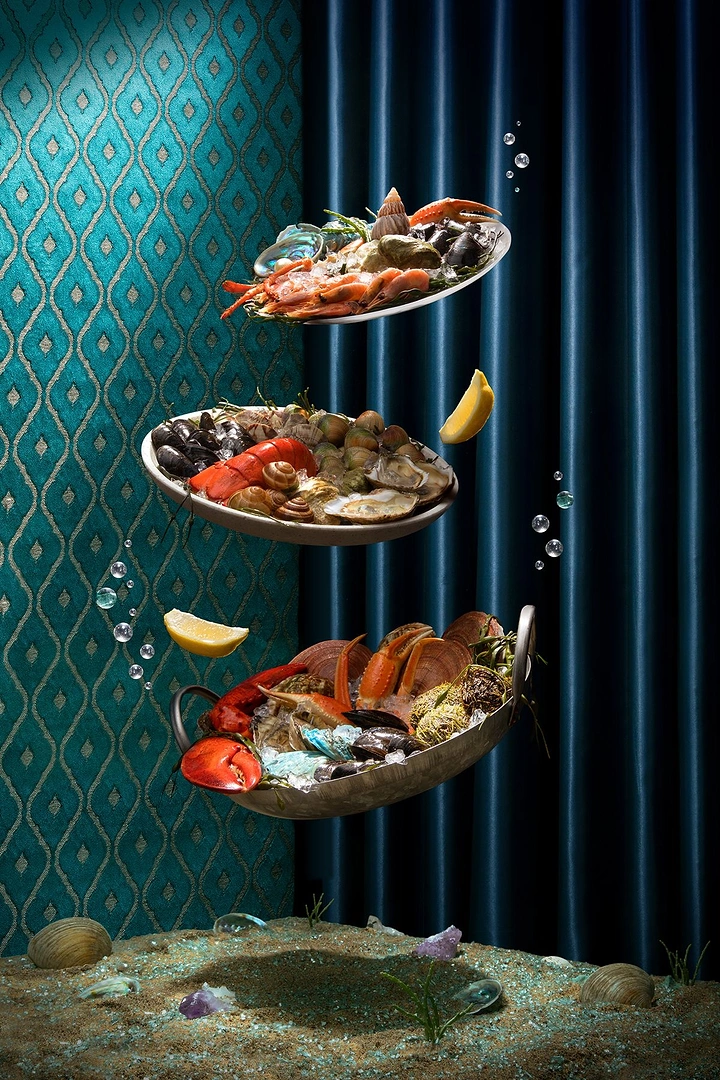 Seafood Restaurants creative ad: Floating seafood towers create drama