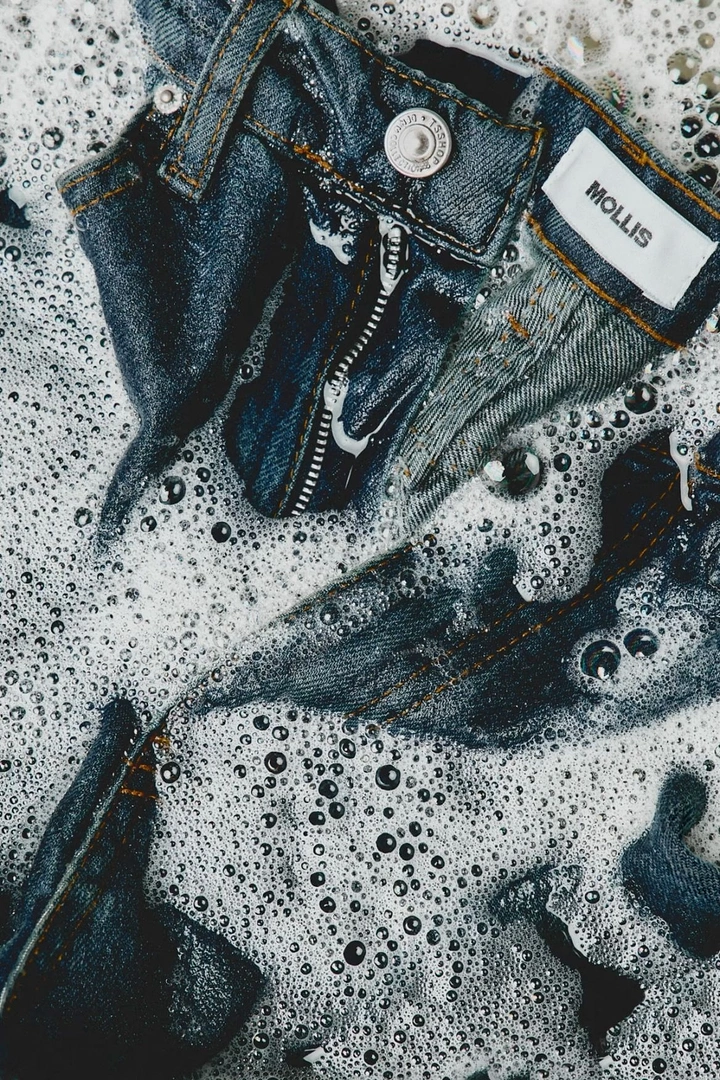 Denim & Jeans Brands creative ad: Jeans submerged in unexpected wash scene