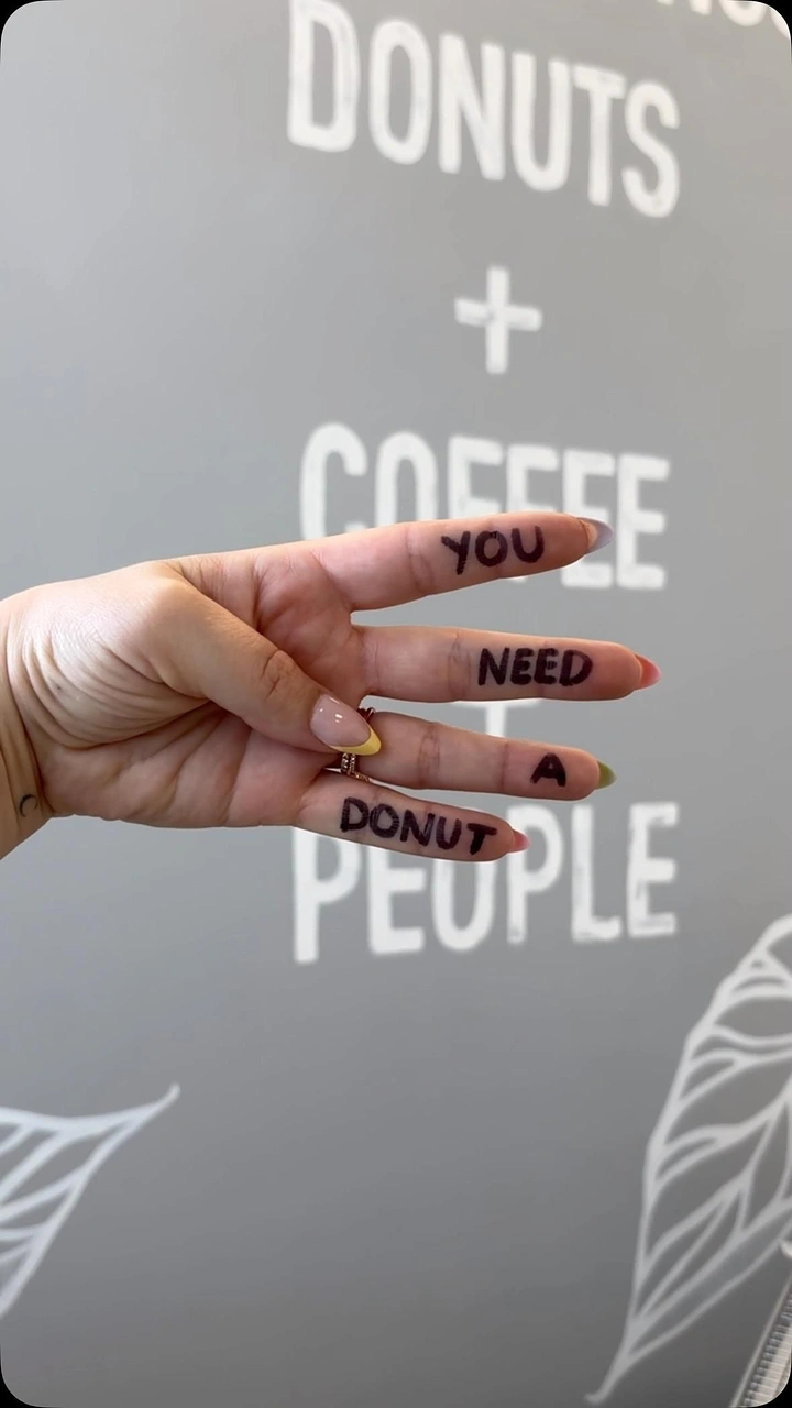 Donut Shops creative ad: Hand-lettering interaction delivers witty donut message