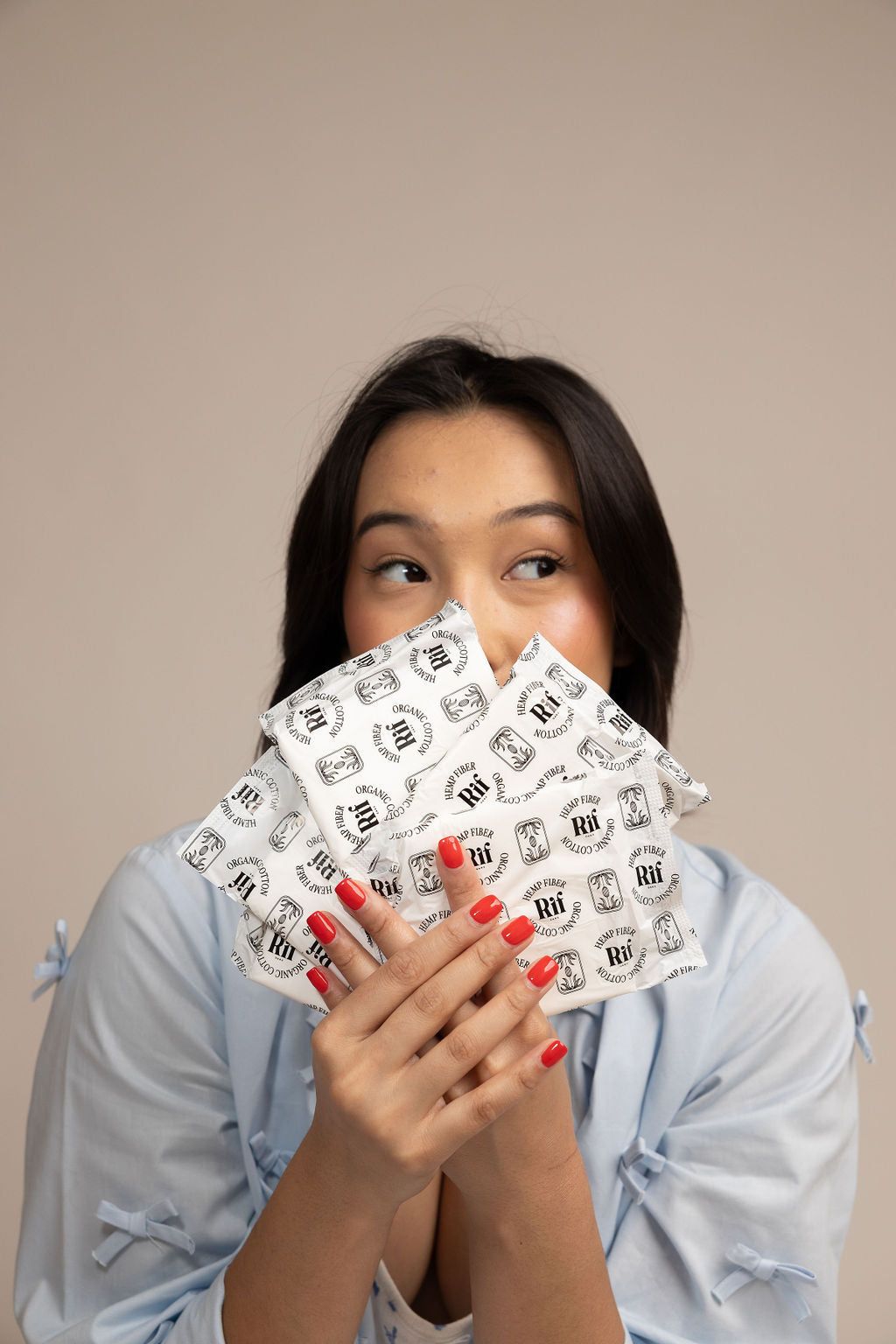 Story: Playful portrait hidden behind product packs