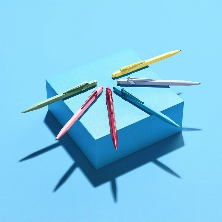 Pens & Writing Instruments creative ad: Geometric pen arrangement creates visual idea