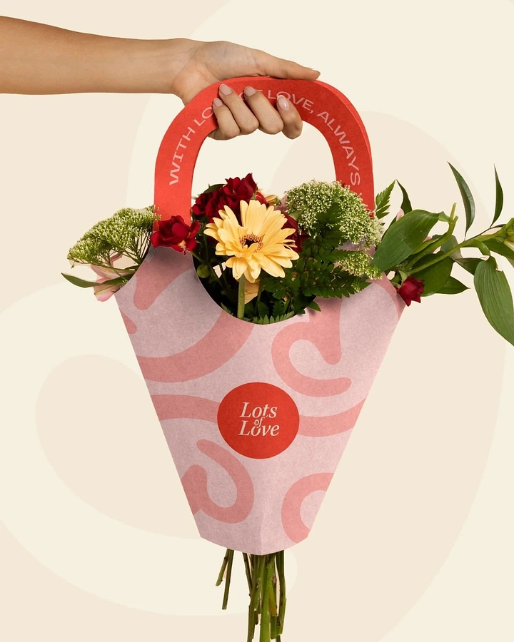Florists creative ad: Bouquet wrapped as branded shopping bag